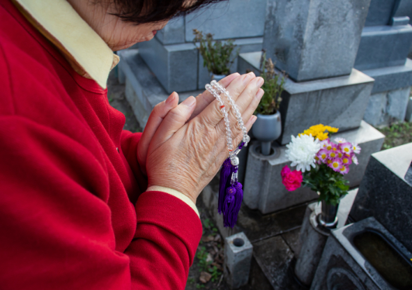 ご遺骨を取り出す