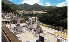 西大寺中心部の墓地。見晴らしも抜群です。