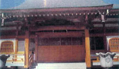 美しい「長寿フジ」があることで有名なお寺