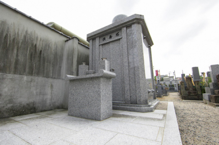 永代供養塔も新規建立され、水、駐車場、ゴミ処理も完備しています。