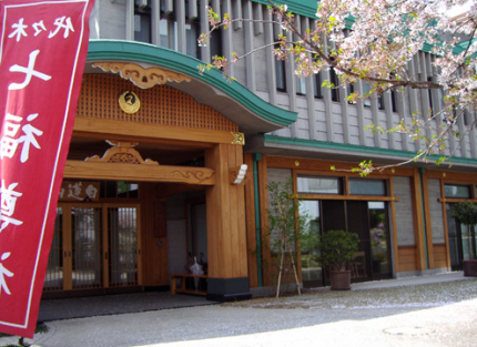 代々木の杜　立正寺浄苑入り口
