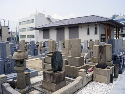 墓地内風景