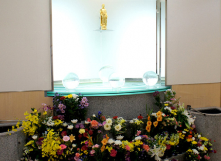 ロビーのお花立て