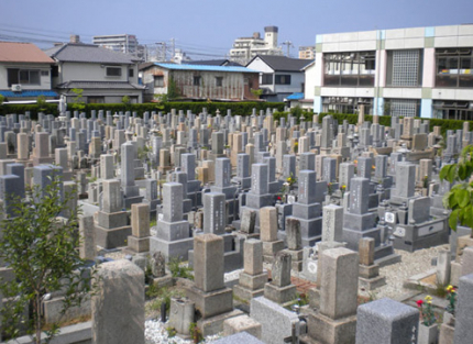 ３８０年の歴史がある寺院墓地
