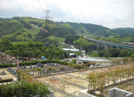 南向きの見晴らしのいい聖地。