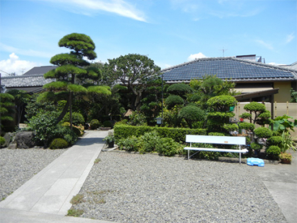 玉川八十八ヶ所霊場八十三番札所に指定されており、多くの参拝者が訪れます。