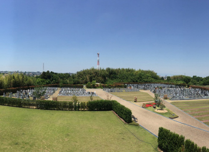 広大な敷地は自然に囲まれ開放的な空間