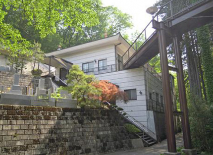 昭和４０年に開園の歴史ある霊園。