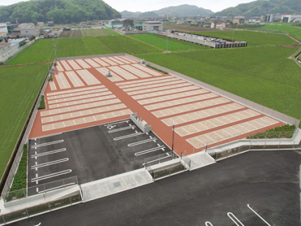 神辺中心街からほど近く高屋川に面した立地