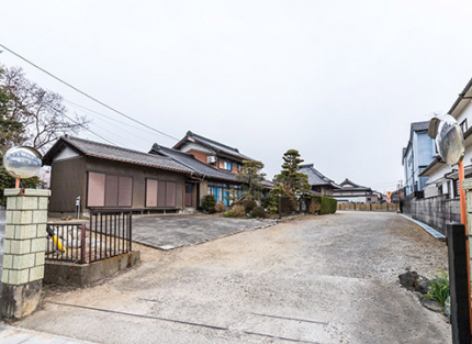 霊園入口