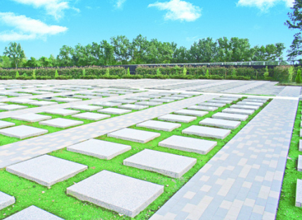 緑あふれる豊かな自然に包まれた霊園です。