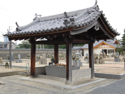 寺院内、墓域は、常に清掃されいつも綺麗に保たれています。