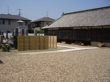 墓域は、平坦地で段差のないバリアフリー設計