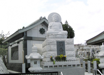 継承者が居なくても安心の永代供養墓があります。