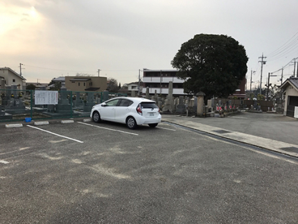国道１７６号線「宝塚歌劇場前」交差点より約５分