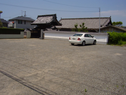 駐車場・給排水場・トイレ・ゴミ箱など完備