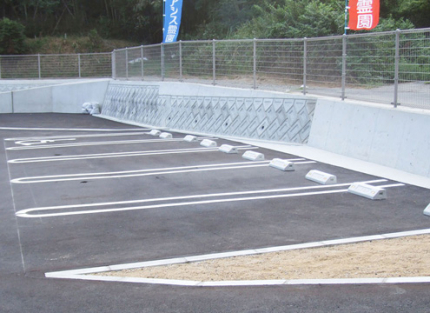 国道３０号線「秀天橋」交差点からお車で約８分　[駐車場]