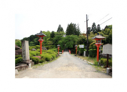正法寺へ通ずる極楽橋 - 極楽橋を渡り美しい自然に囲まれた正法寺へ