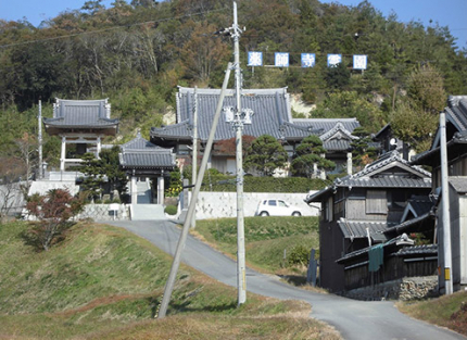 霊園入口