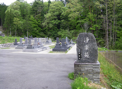 霊園入口