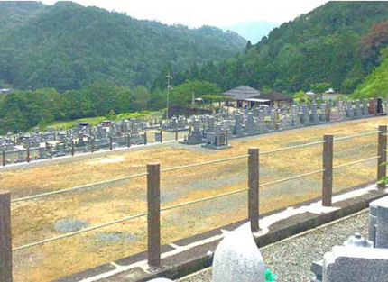 雛壇タイプの墓域。天候のよい日なら景色を楽しんで頂けます