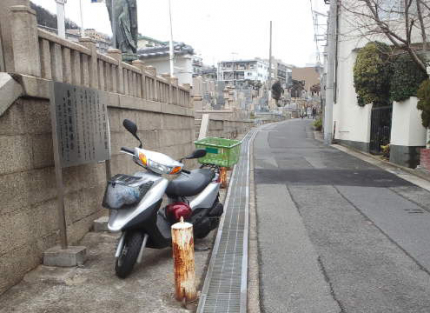 墓地区画は道路のすぐそばなので楽にお参りできます。