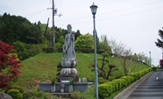 高野山中の橋霊園入り口の観音様