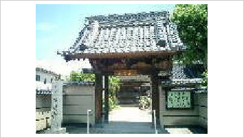 都会の一角にとけ込む静かな場所にあります。