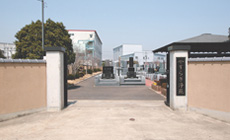 霊園入口