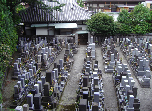 閑静で落ち着いた雰囲気の墓地区画