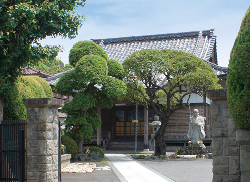 横浜の街並みを見晴らす古刹です。