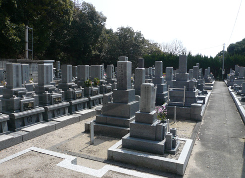１４８７年に建設された歴史ある寺院です。