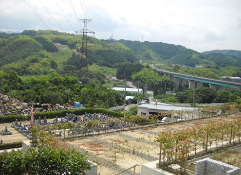 南向きの見晴らしのいい聖地。
