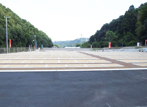 緑豊かな自然に囲まれ開放感あふれる環境の霊園です。