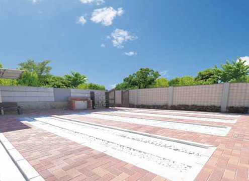 日当たりが良く明るい雰囲気の墓域