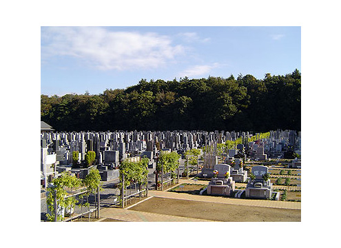 お年寄りに安心で平坦な公園墓地