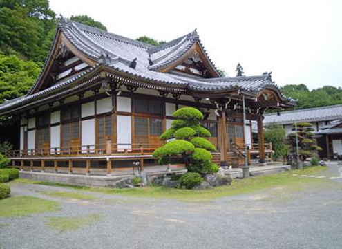 鳥のさえずりが多い自然環境抜群の霊園です。[不断院]