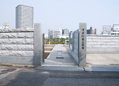 正門