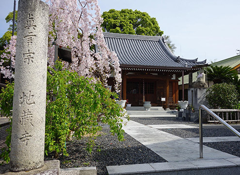 寺院入り口