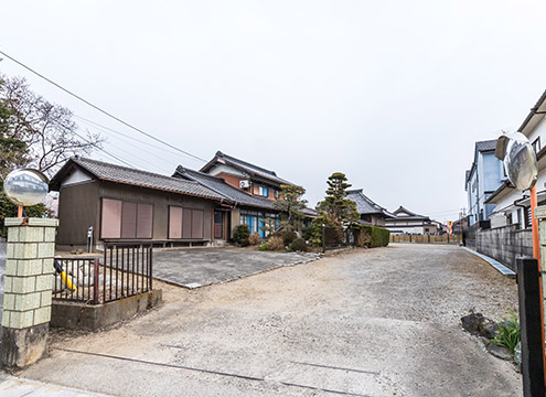 霊園入口