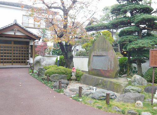 墓地内風景