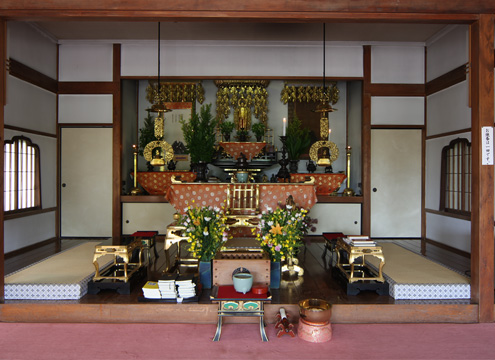 本堂内