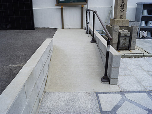 お参りしやすいバリアフリー設計