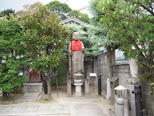 約4mの「日限地蔵」（ひぎりじぞう）