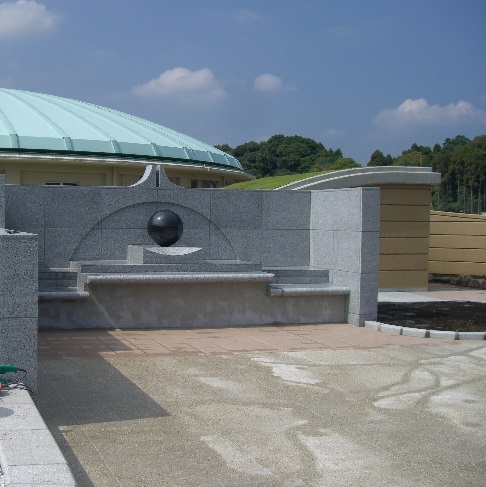 自然林や散策道、多目的広場など公園機能を持たせることにより、自然に触れ合いながら、快適で安心して暮らせる生活環境づくり