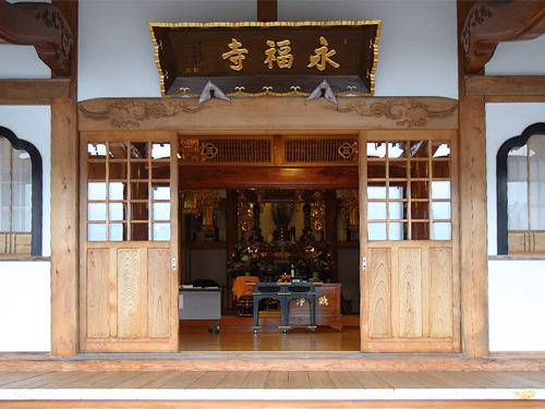 県内に10寺しかない時宗の寺院。浄土宗の流れをくむ阿弥陀様が本尊です。 
