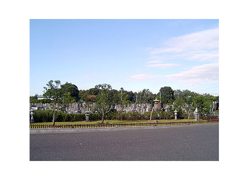 京葉道路「花輪ＩＣ」よりお車で約２０分