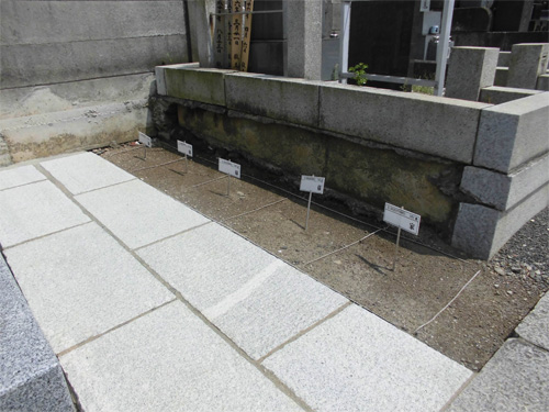 多摩川にも程近く、閑静な住宅街に溶け込み、美しい白塀に囲まれ静華な佇まいをみせます。