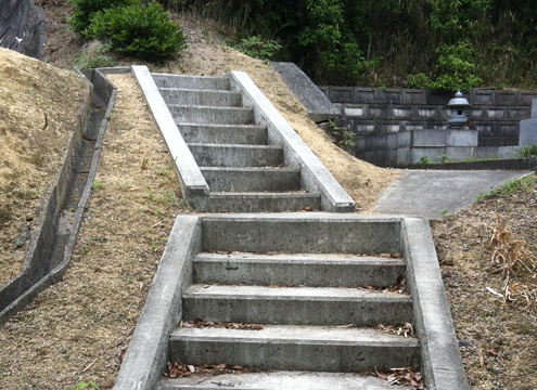 山側に位置していますが、お車での乗り入れが可能