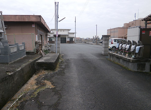 霊園入口